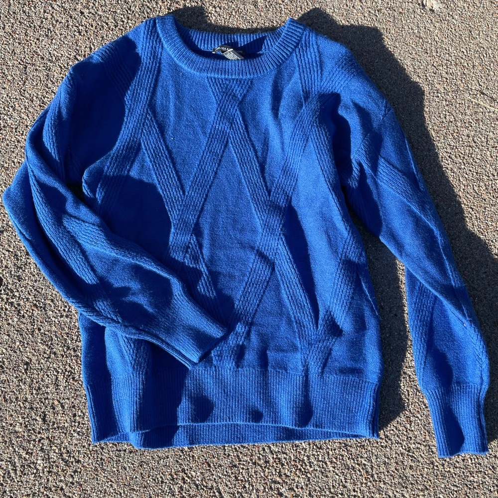 Women’s sweater brand new. Never worn